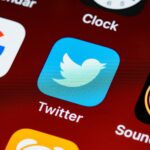 Twitterové účty Muska, Gatese a dalších napadli hackeři